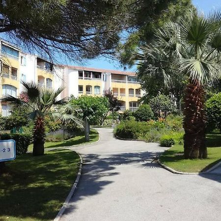 Appartement très agréable Fréjus Esterno foto
